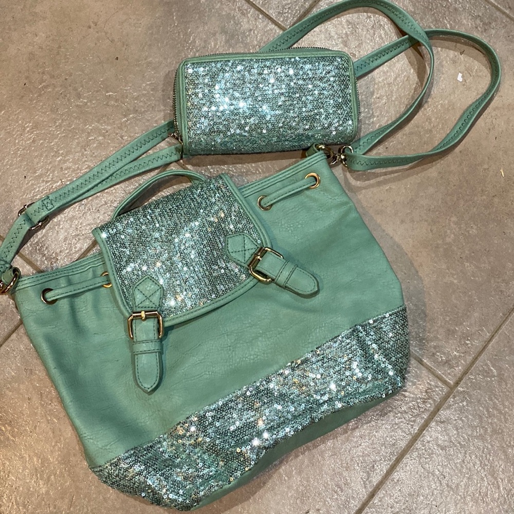 Green shoulder bag with sequins and matching wallet